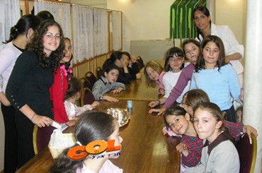 שבתון לילדי הקעמפ בצל התקרית האנטישמית   