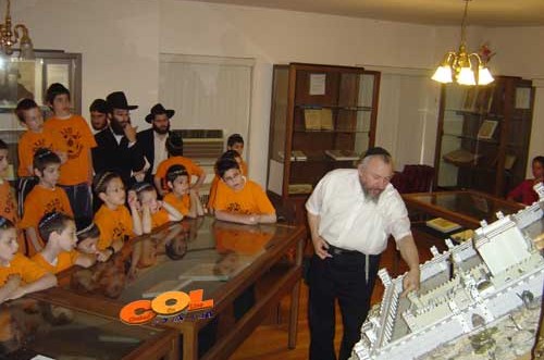 לימוד בנין בית המקדש בספרית חב