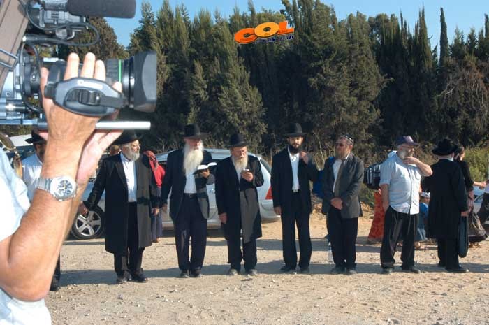 השרשרת האנושית הושלמה: גוש קטיף 