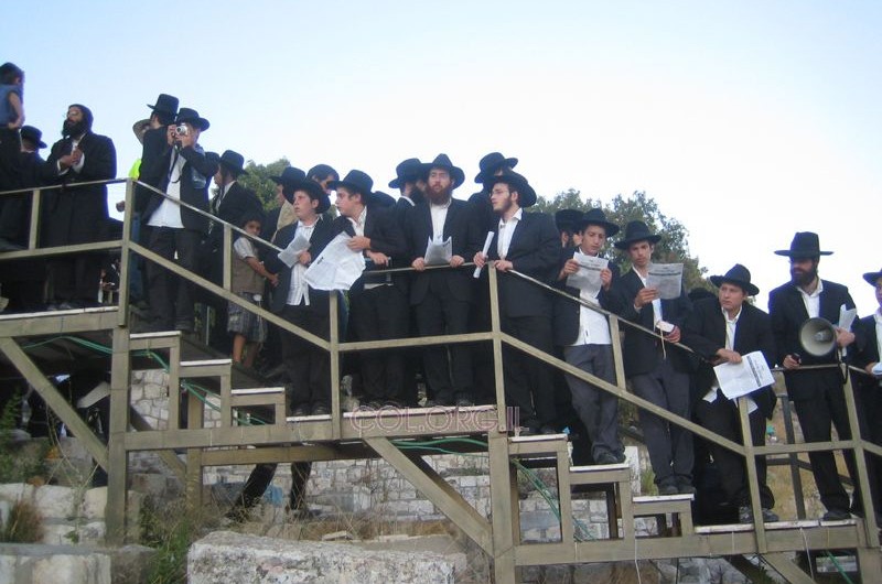 תפילה וזעקה על קבר האריז