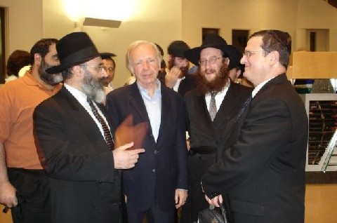 הסנטור ליברמן שהה בתשעה באב עם חב