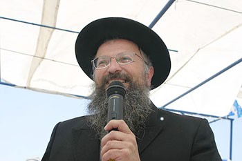 הרב אליהו: 