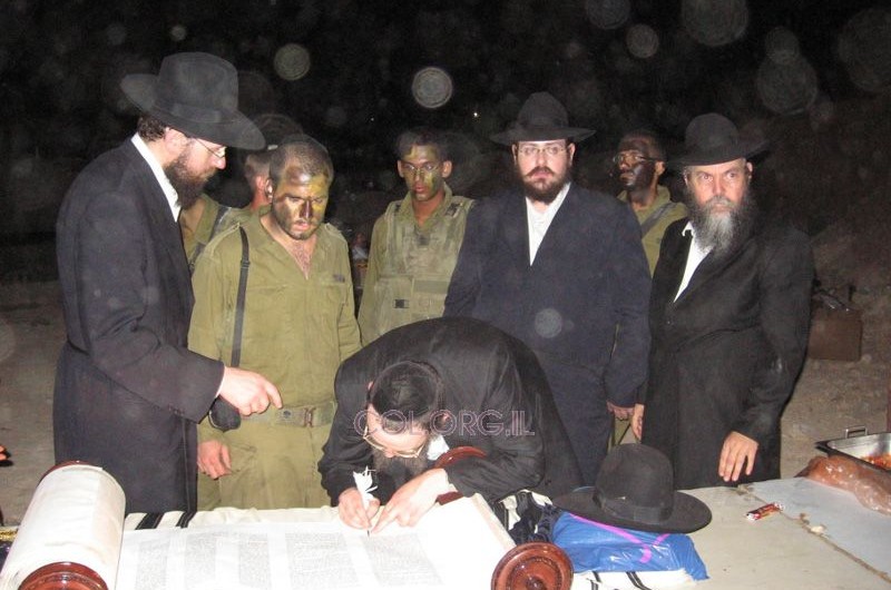 הכנסת ספר תורה בגבול לבנון לזכות חיילי ישראל  