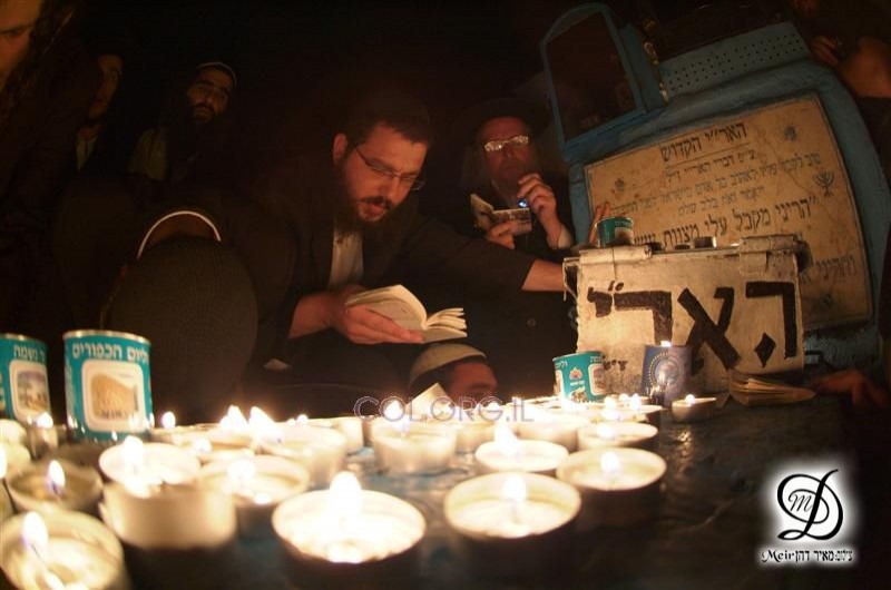 אמש: המונים עלו על ציונו של האריז