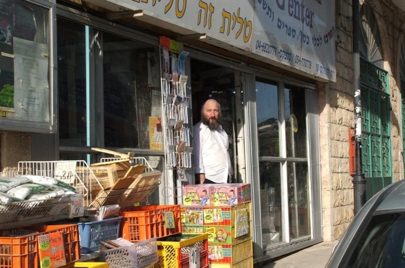 העסק היחיד שנשאר פתוח ברחוב הראשי בצפת