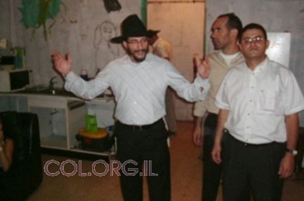 מרקדין לפני הילדים בצפון