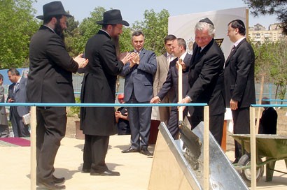 באקו: אשת הנשיא בהנחת אבן-הפינה לבית-ספר / וידאו באקו: אשת הנשיא בהנחת אבן-הפינה לבית-ספר / וידאו