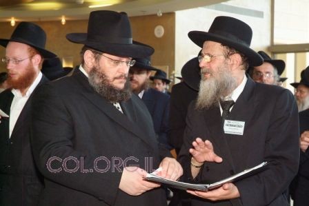 מחנכים מחו