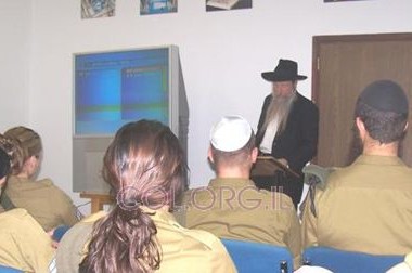 יום עיון לחיילי בסיס צריפין ב-770