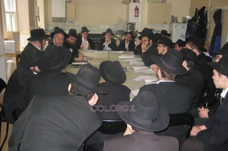 הרב ישראל הגר מוויזניץ התוועד עם התמימים בויילס