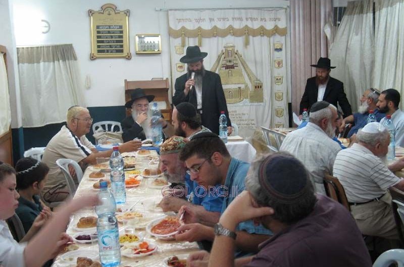 רואים את המקדש בכפר סבא  