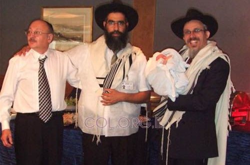 השליח מהונג קונג אירח את השליח מראשון לברית מילה