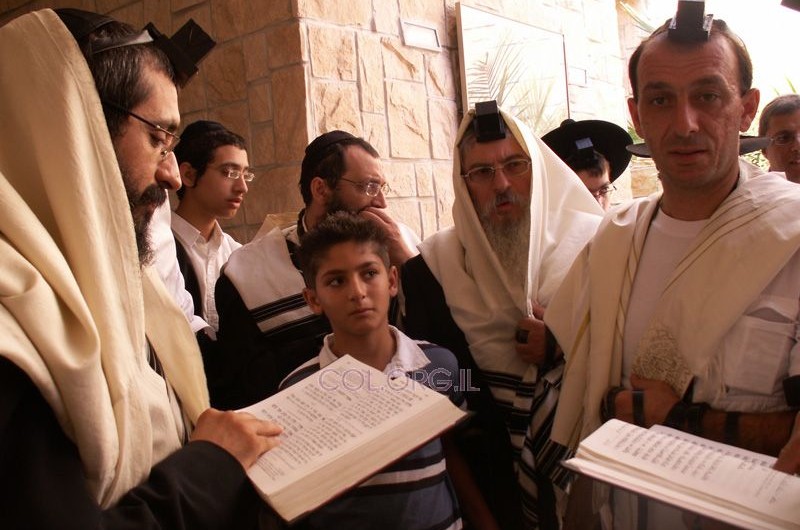 שמחה משולשת באשקלון: פדיון, בר מצווה, וקריאת שם