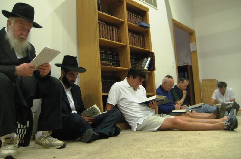איכה ישבה בדד? עם עשירי ניו-יורק