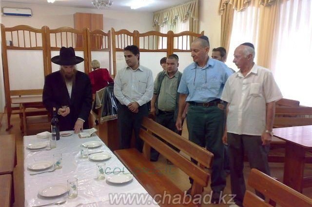 השגריר התרגש: 