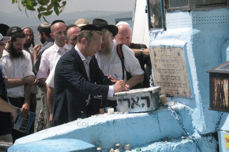 ארקדי גאידמק לומד קבלה באסנט צפת 
