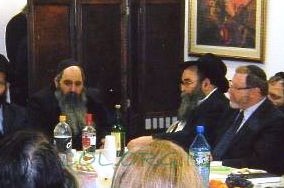 הרב גרונר אורח בבית חב