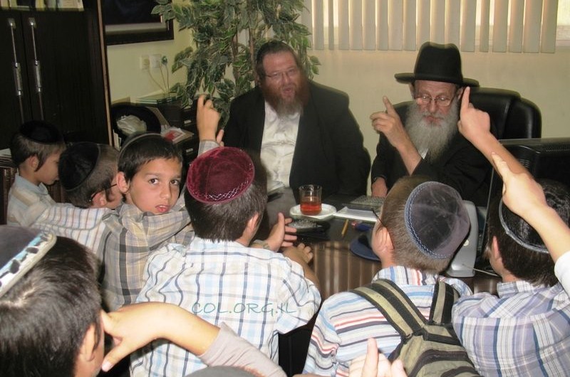 מסיבת סיום מקורית ב'אהלי מנחם' ביתר עילית