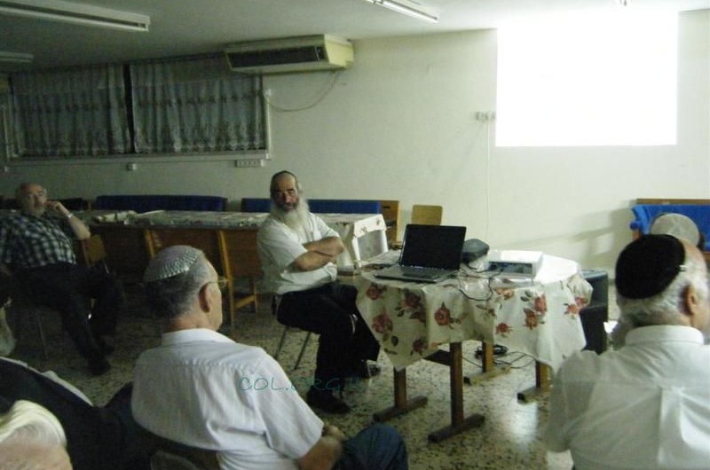 גם בפתח תקווה בונים את בית המקדש 