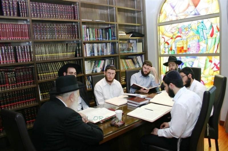 סינגפור: תלמידי מכון הסמיכה עמדו בהצלחה במבחן  