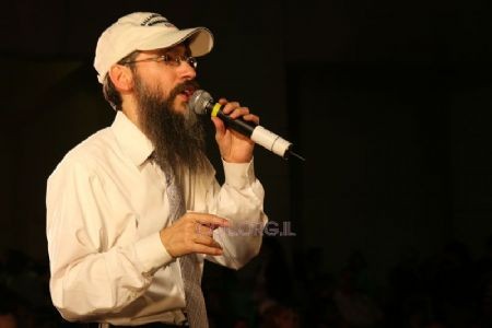 אברהם פריד יופיע באישור הרבנים, השאלה למי?