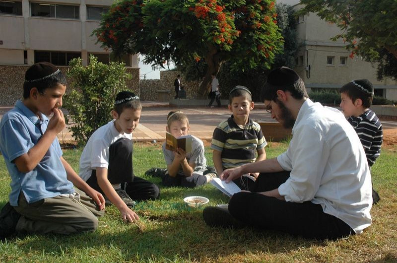 כשילדי השלוחים משחקים ב