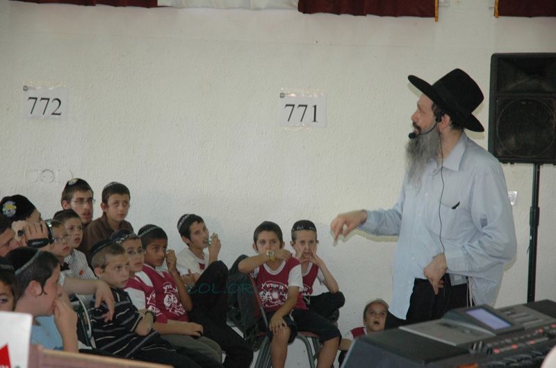 השליח מחברון ריגש את השלוחים הצעירים ● גלרייה