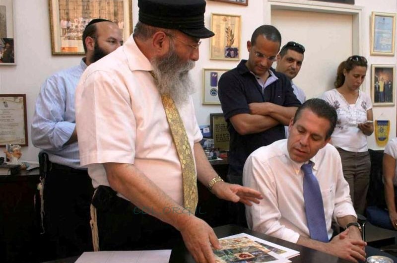 השר גלעד ארדן התרשם בביקור בעמותת החסד 