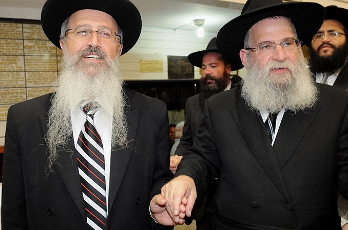 הרב אברהם יוסף: ספרדי יכול לברך על תפילין חב