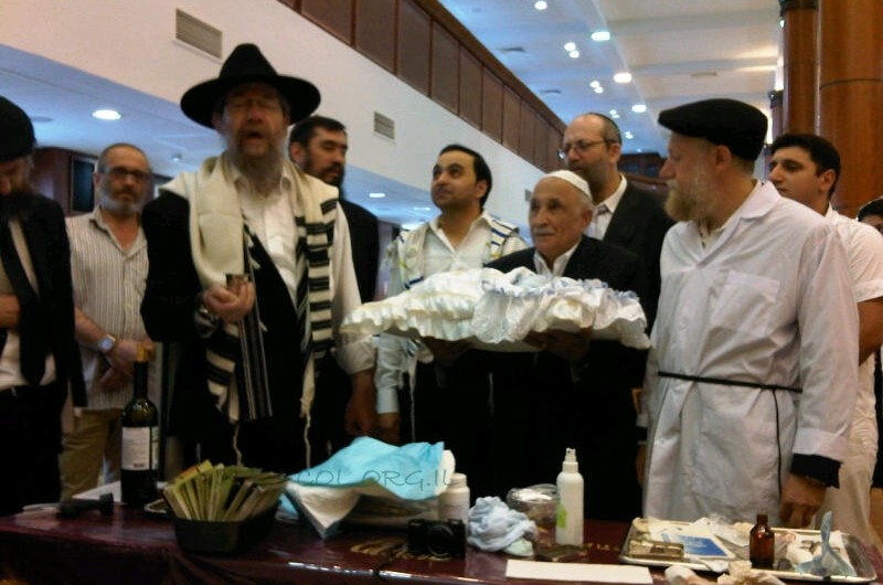 קודם ההלוויה: תינוק במוסקבה נקרא על שמו של המקובל 