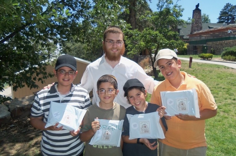 ילדי השלוחים הופתעו במתנה מקורית מאירגון 