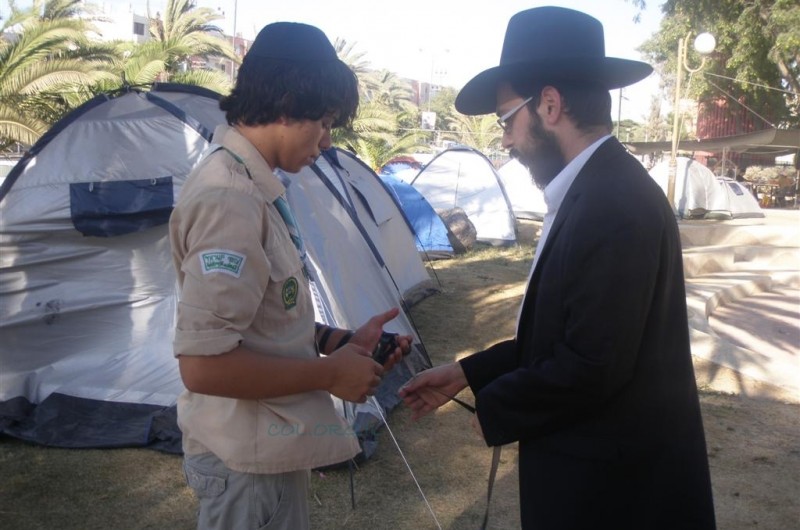 מבצע תפילין במאהל הדרומי 