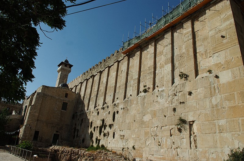רוצים להתפלל במערת המכפלה? תביאו אישור מאנשי הוואקף
