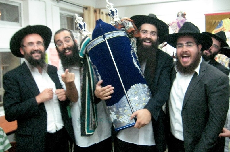 הוכנס ספר תורה לבית חב