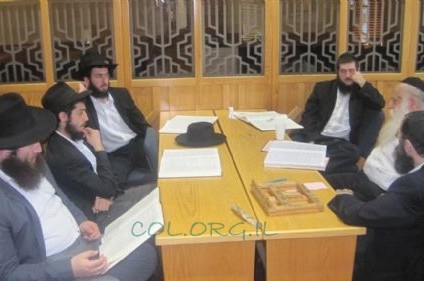 הרב אשכנזי בחן את תלמידי מכון הסמיכה בניו ג'רזי הרב אשכנזי בחן את תלמידי מכון הסמיכה בניו ג'רזי