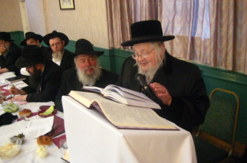 רבה של מנצ'סטר התפעל מחידושי התמימים של חב