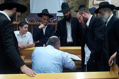 מדוע התאספו חסידים בכפר-חב
