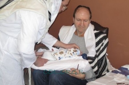 שוויץ: שני בתי חולים הכריזו כי יפסיקו לבצע ברית מילה 