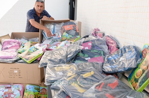 גם השנה: חלוקת ציוד לבתי ספר בשכונת נחלת הר חב