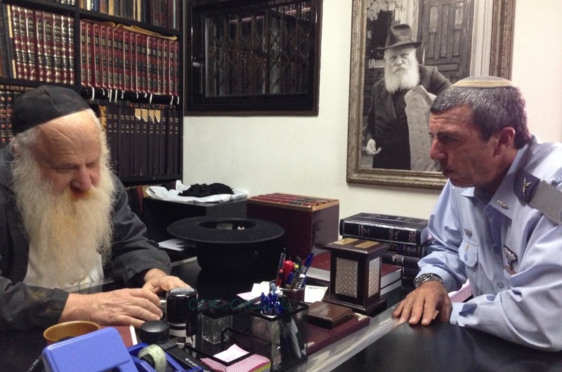 סערת גיוס תלמידי הישיבות: הרב הצבאי התייעץ עם הרב אשכנזי