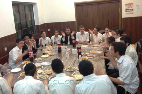 תלמידי ישיבת הקיץ צעירי ליובאוויטש התוועדו ב-770