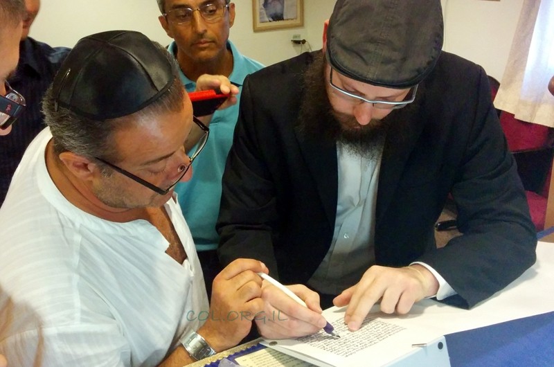 אביו של 'החייל הבודד' כתב אות בספר-תורה. תמונות 