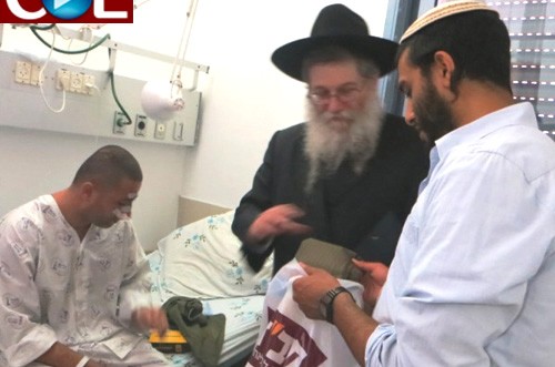 השלוחים באשקלון ביקרו אצל הפצועים והעניקו מתנות יוקרתיות