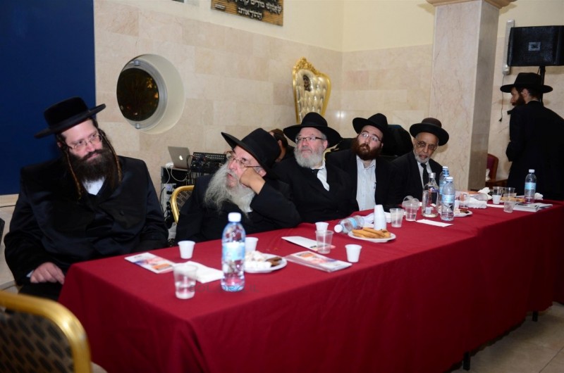 משנכנס אב מרבים תורה בתל-אביב בלימוד הלכות בית הבחירה
