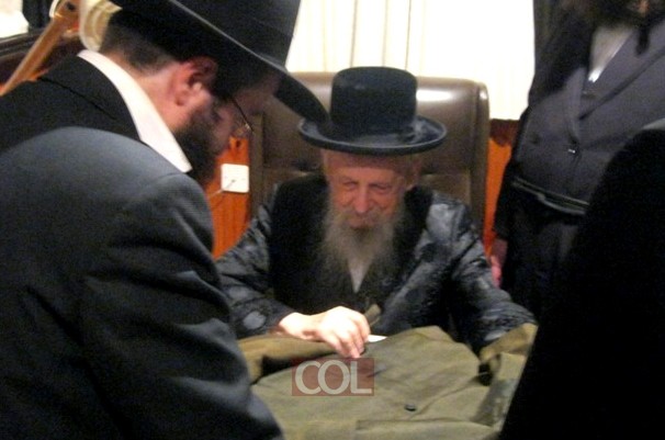 כשהשליח בצפת הציג לאדמו