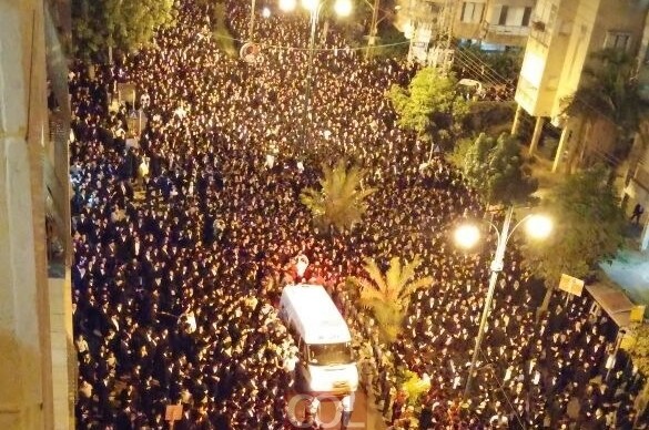 רבבות בהלווית האדמו