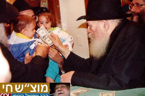 רגע לפני ההחלטה על האימוץ: הרבי שיגר מענה מפתיע ● צפו 