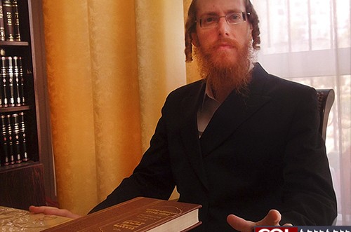 ספר הצניעות ששינה בתים ● המחבר בשיחה מרתקת 