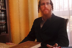 ספר הצניעות ששינה בתים ● המחבר בשיחה מרתקת 