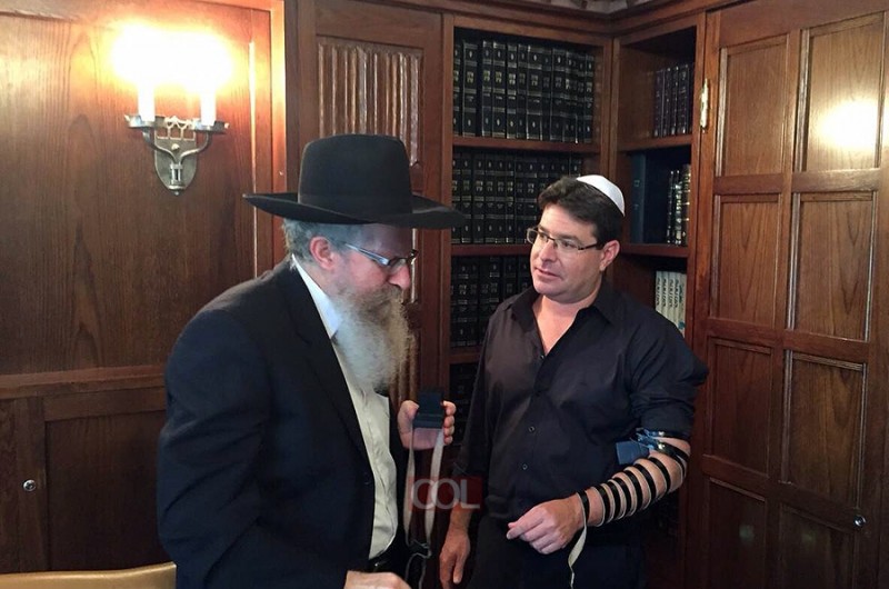 השר אופיר אקוניס ערך ביקור מיוחד בכפר-חב